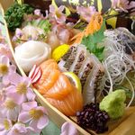 龍の頂 - 市場直送鮮魚の盛り合わせは抜群の新鮮さ♪