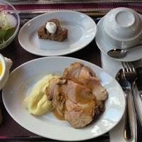 ビストロ グルマン - 茶美豚の丸ごとロースト　プレートランチ　1000円