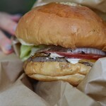 ビトウィーン ザ ブレッド - 