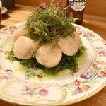 創作料理Ryota  - ・宮城県産生ホタテと奄美産海ぶどうのカルパッチョ（¥3,990）