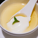 菜香新館 - なめらか杏仁豆腐