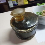 魚住酒店 - 湯豆腐は美味しかったですが、それ以上に感激したのが歴史を感じる醤油差し