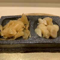 寿司赤酢・望月 - ガリ　2種類