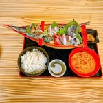 ゆうまん丸食堂 - ◆舟盛り定食 ¥1,800
      ◆ご飯大盛り•お替わり 無料
      ※税込