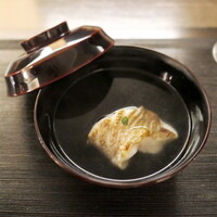 冨久屋 - (8)小鯛の吸物。鰹出汁×柚子の香りが見事。汁は塩気弱く、身に適度な塩味がある
