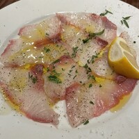 ピッツェリア&トラットリア ゴンゾ 目黒店 - カンパチのカルパッチョ