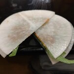 銀座 久兵衛 - シャキシャキ大根梅大葉ゴマ挟み