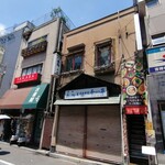 クゥーチャイ - 吉祥寺南口の狭いバス通りにあります