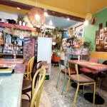 クゥーチャイ - 店内はタイのローカルレストランの雰囲気