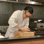 わたなべ - シュッシュッシュッと鰹節を削る