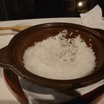 別邸 洛邑 - お米は「するがの極み」　「きぬむすめ」というお米のうち独自の基準を超えた１等米に与えられる称号だそうです　粘りが強くもちもちっとした食感で炊き上げた時の白さとつやが特徴だそうです