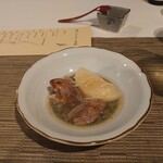 別邸 洛邑 - 軍鶏肉のしっかりした歯応え　噛めば噛むほどに旨味を感じます　　大根も美味しくしてくれるスープです