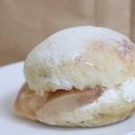 カミバン - 【2024.07】桃ぱん(税込480円)