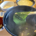 木鶏 - 吸物は僅かなワカメのみ