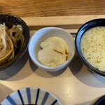 木鶏 - 定食に付く定番の小鉢