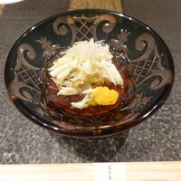 あま木 - 自家製心太、渡り蟹(鬼崎産)の剥き身と内子、千切り大根