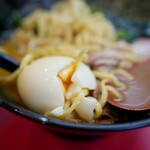 家系総本山 吉村家 - くずれ玉子10円