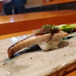 天寿し - 焼き〆さば ～ 茗荷、羅臼昆布、アサツキ