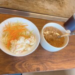 本場関西風 お好焼中村屋 - Bセットのサラダとコンソメスープです