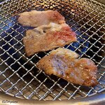 彩月 - やわらかカルビを焼いて