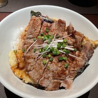 旬菜ステーキ処 らいむらいと - 特選ステーキ丼（100g）