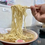 らー麺　Do・Ni・Bo - ストレート麺をリフトUP⤴️