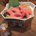 生肉専門店 焼肉 金次郎 - 牛タン刺し