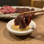 旬路 松田 - 馬刺し 生レバー