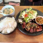 BAR つちのこ - ハラミステーキランチご飯大盛り（税込900円）