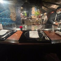 銀座うかい亭 - 壁際のカウンター席