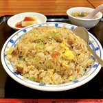 中華居酒屋料理 餃子屋 - チャーシュー炒飯セット 漬物、冷奴、スープ付き
