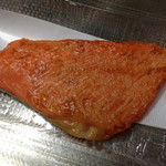 浜のかあちゃん焼魚 - サーモンハラス焼き(塩) 300円