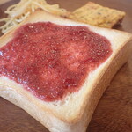 トーコーキッチン - イチゴジャムパン　キッシュ、サラダ