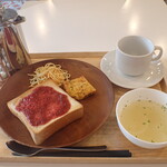 トーコーキッチン - イチゴジャムパン　キッシュ、サラダ　スープ