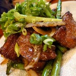 酒ト飯 ヤマダ - 仙台牛ハラミとニンニクの芽炒め