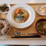 トーコーキッチン - 鯖の味噌煮　副菜二品、豚汁、ご飯