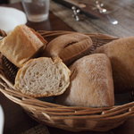KOST - おいしいモチモチのパン