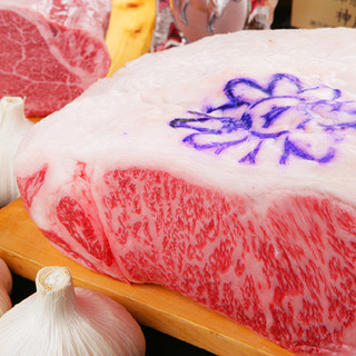 Safe and secure Kobe beef. Enjoy authentic charcoal-Yakiniku (Grilled meat) from rare to the best parts.