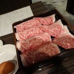 Gyuu zou - 野菜の上にこの肉を投入するとトップの写真