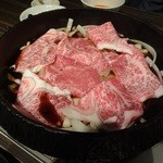 Gyuu zou - すき焼きに牛肉投入しました