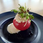 255610887 - 前菜（比布町「たかだ畑」の贅沢トマトの丸ごとサラダ