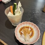 新串揚げ創作料理 串やでござる - お通し/250円＆頼んでいないスティック野菜/250円♪