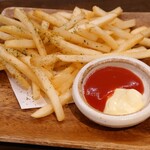 飲んべぇ食堂 らくだ屋 - ポテトフライ