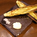 飲んべぇ食堂 らくだ屋 - ベビーコーン皮付き炭火焼