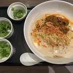 デニーズ - 料理写真:冷やし豆乳担々麺1,485円とパクチー165円×2