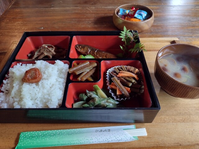 山ん中 &ndash; 檜枝岐村の自然に囲まれた喫茶店で絶景とくつろぎを