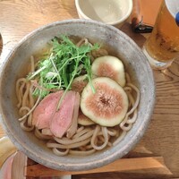 自家製粉石臼挽きうどん 青空blue 本店 - イチヂクと鴨ハムの冷かけうどん