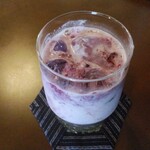 勝山屋 - 甘酒ラッシー
