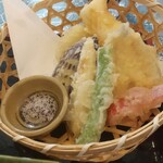 雪庭 - イカ、きす、ナス、ヤングコーン、パプリカ、あ？緑のは残したけど何だろ！？