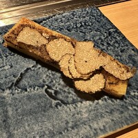 くずし鉄板 あばぐら 神田店 - 自家製トリュフバターとイタリア産黒トリュフのトースト